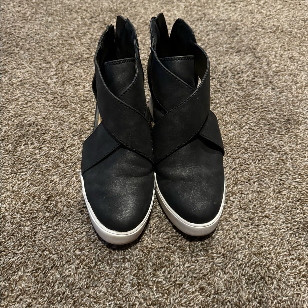 Maurice’s Gloria Open Side Wedge Sneaker